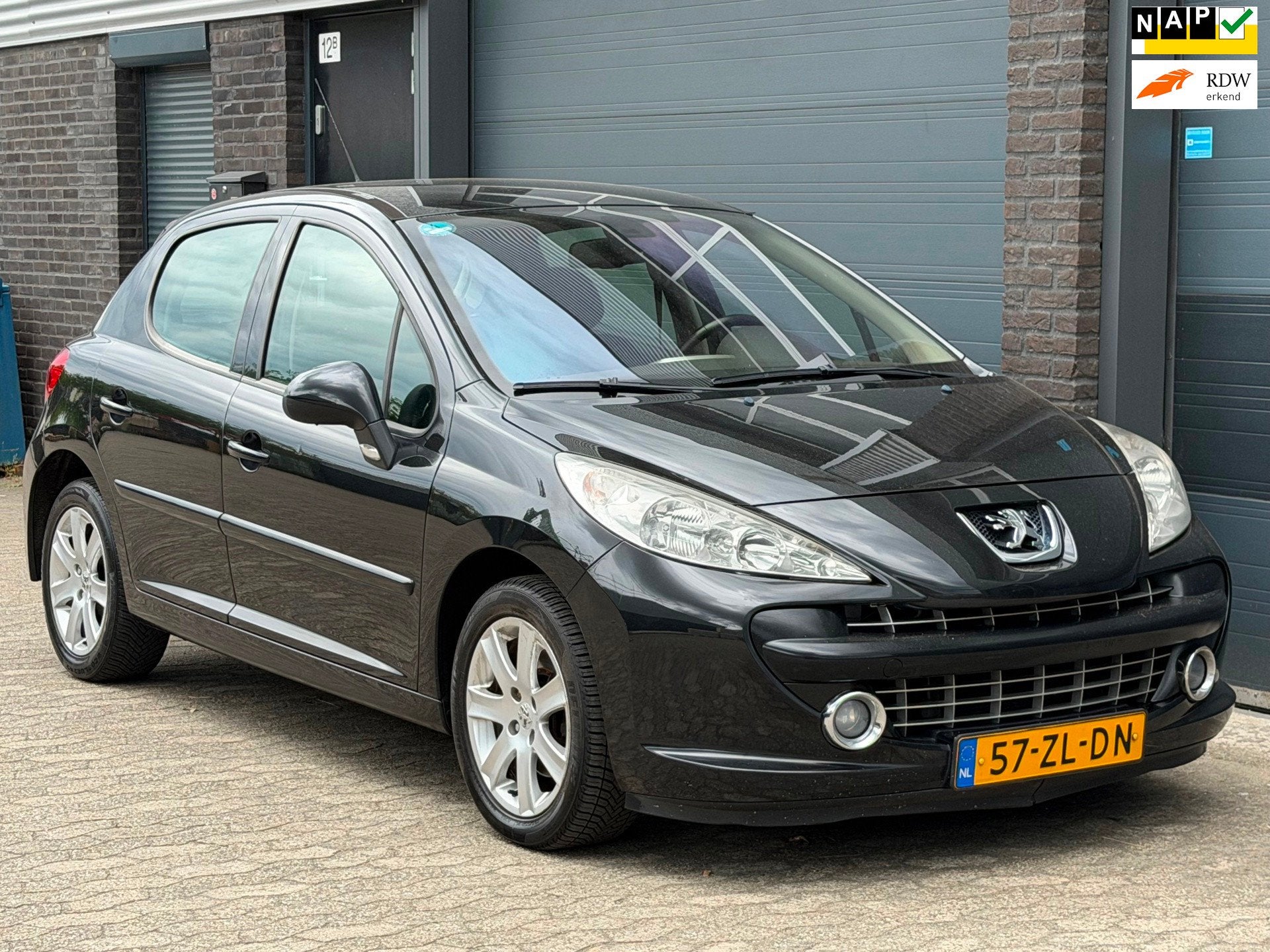 Peugeot 207 1.6 VTi XS Pack OLIE VERBRUIK! 5DEURS AIRCO APK, Auto's, Voorwielaandrijving, Stof, Gebruikt, Zwart