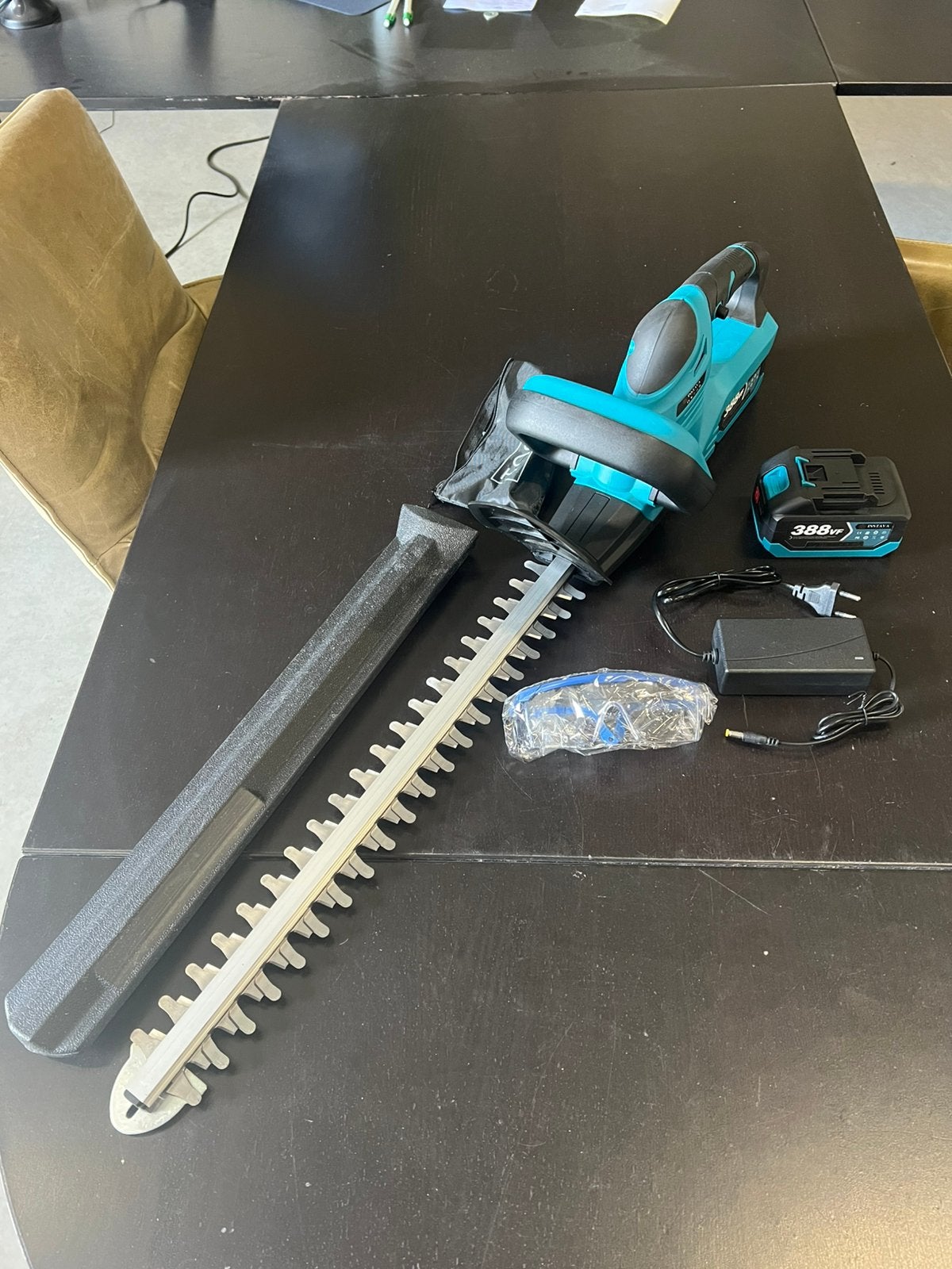 Instava heggenschaar - 51cm - Past op Makita 18 LXT accu, Gebruikt, ., Accu, Ophalen of Verzenden