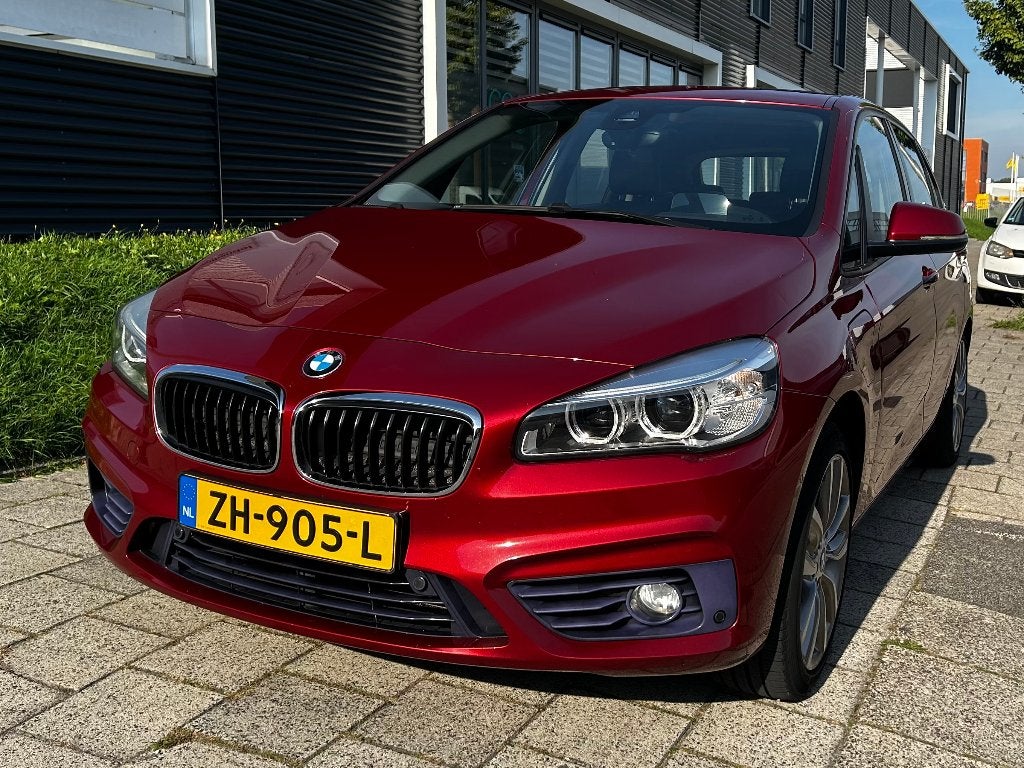 BMW 2-Serie Active Tourer 225xe 224pk Aut 2016 Rood, Auto's, Automaat, 136 pk, Vierwielaandrijving, Hybride Elektrisch/Benzine