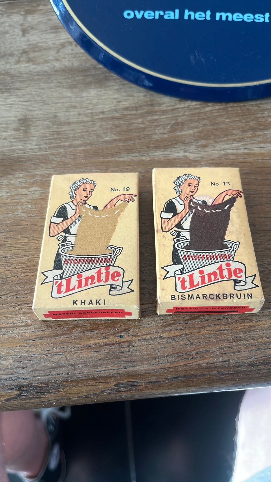 Twee oude doosjes “t Lintje stofferverf” in zeer mooie staat, Ophalen of Verzenden