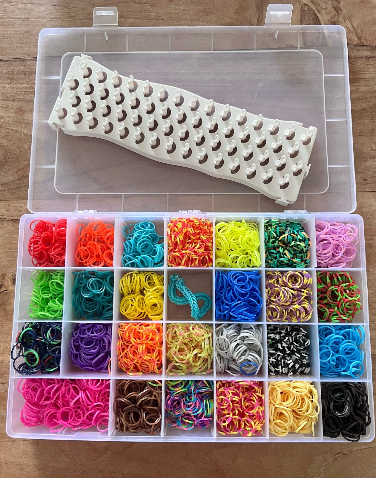 Grote Loom Bands set met veel kleuren + opbergdoos, Ophalen of Verzenden, Gebruikt, Knutselen