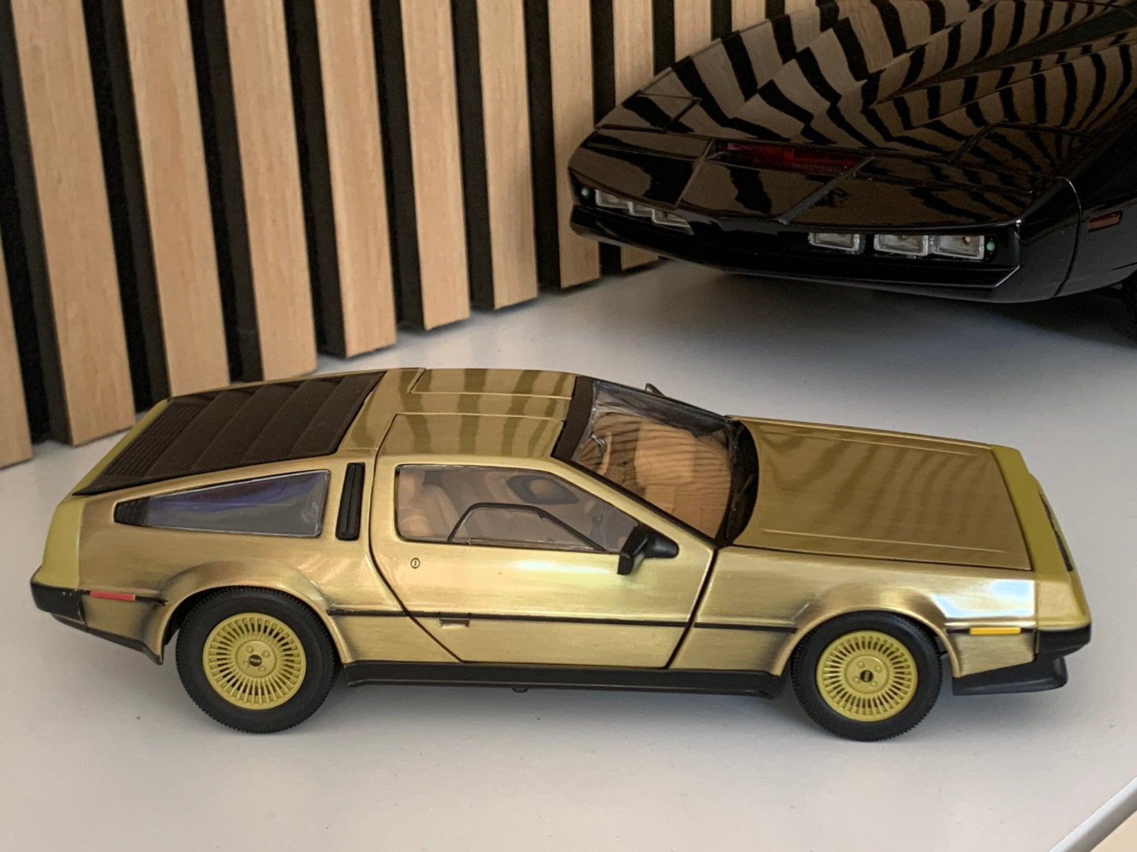 Golden Delorean DMC-12. Zeldzaam. Schaal 1:18, Ophalen of Verzenden, Zo goed als nieuw, Sun Star