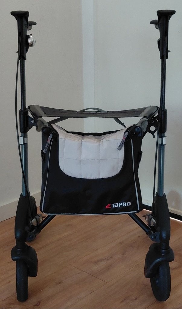 Rollator Topro Troja 2G M + Tas + Softbanden ( 7.8 kg ), Diversen, Ophalen of Verzenden, Opvouwbaar, Zo goed als nieuw