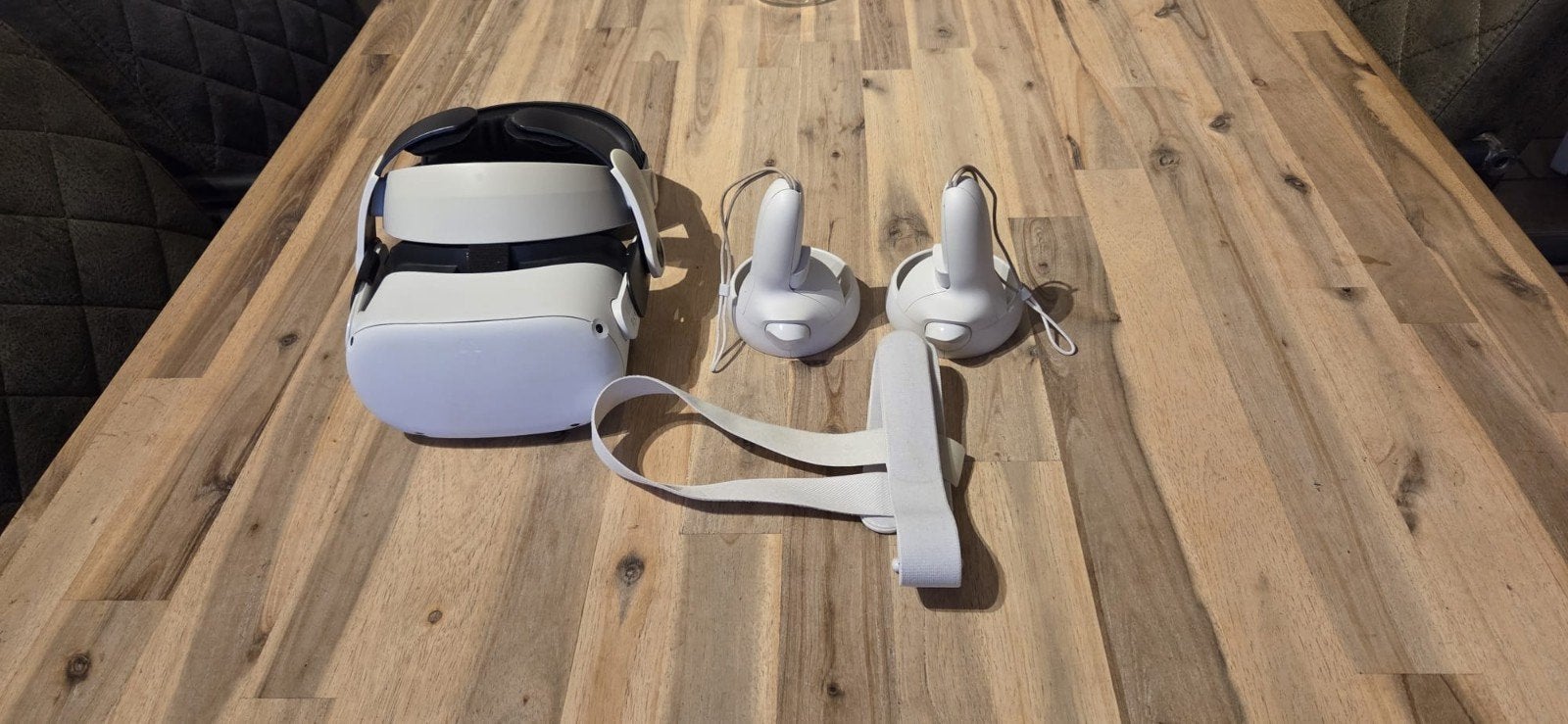 Meta Quest 2 VR-bril met laadkabel, Spelcomputers en Games, Virtual Reality, Ophalen of Verzenden, Zo goed als nieuw, VR-bril
