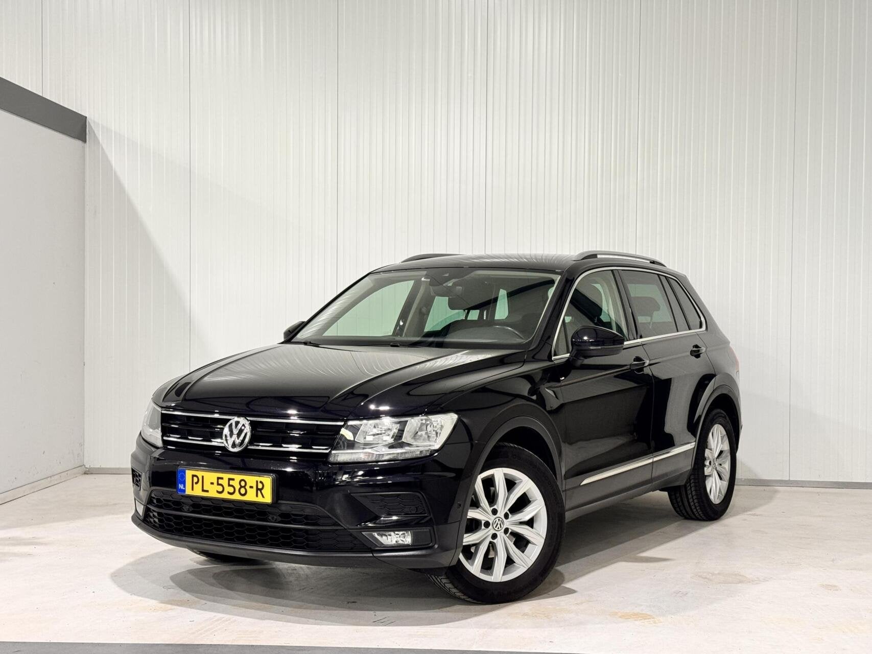Volkswagen Tiguan 1.4 TSI ACT Highline|CAMERA|CARPLAY|, Auto's, Euro 6, 4 cilinders, Zwart, Origineel Nederlands