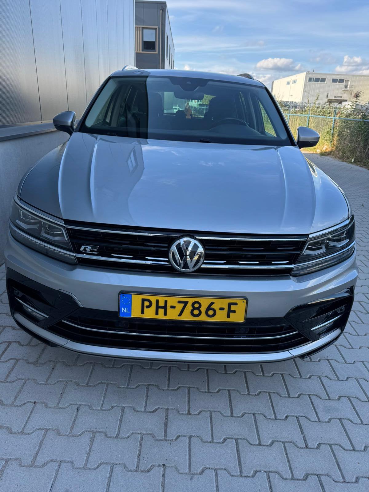 Volkswagen Tiguan 1.4 TSI 110KW DSG 2017 Grijs, Auto's, 1800 kg, 4 cilinders, Origineel Nederlands, Particulier