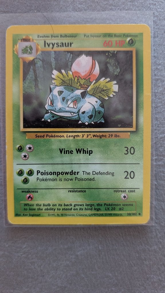 1999 Pokémon Base Set Ivysaur card, marked #30/102., Ophalen of Verzenden, Zo goed als nieuw
