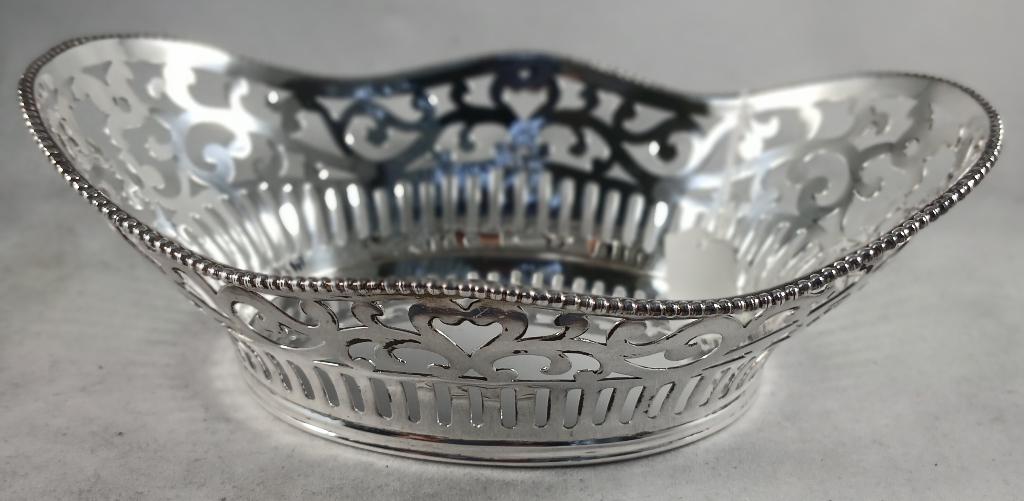Zilveren bonbon mand ajour gezaagd antiek 835 zilver, Antiek en Kunst, Ophalen of Verzenden, Zilver