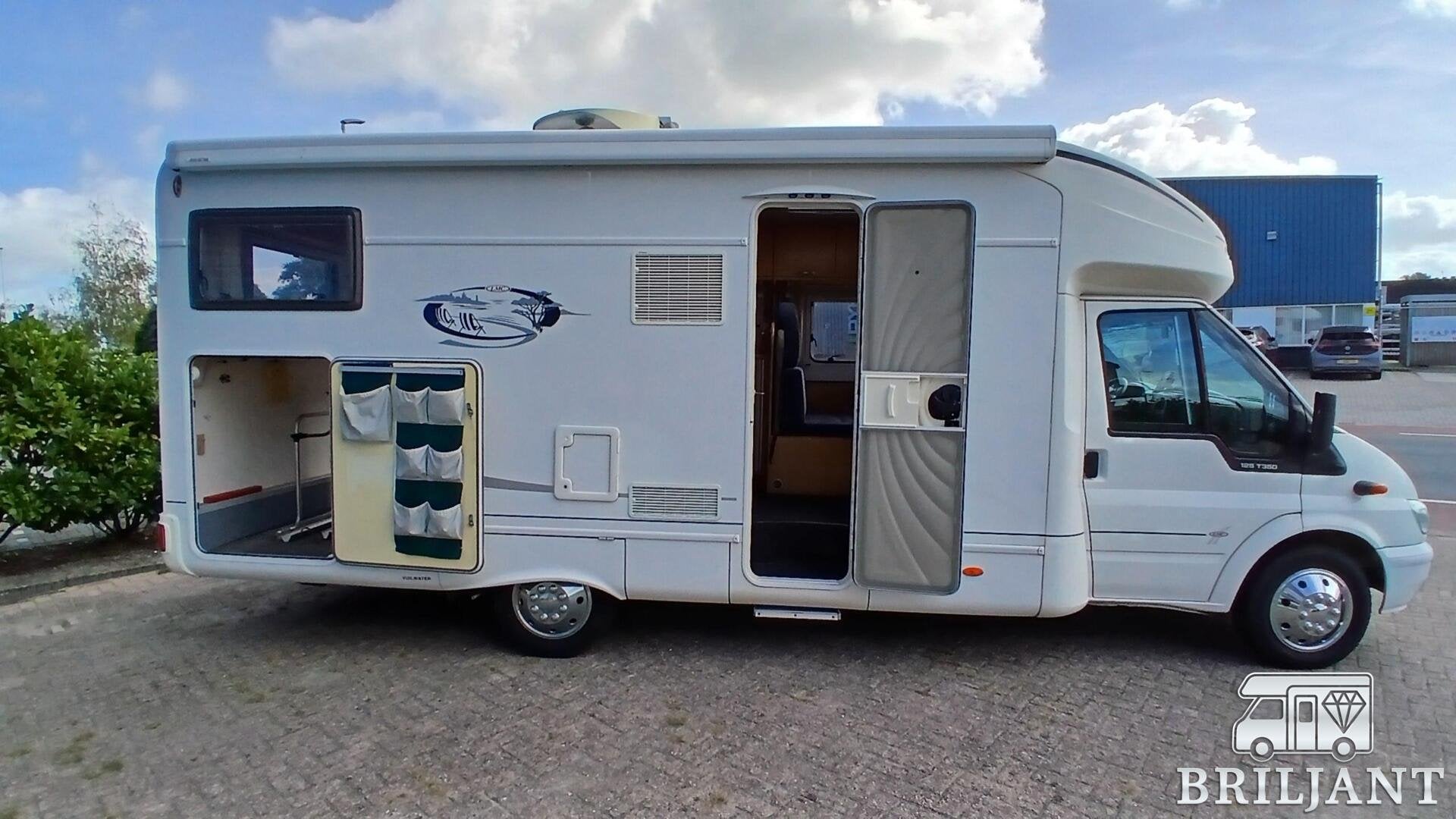 Foto 5 van Lmc LIBERTY 688 TI AUTOMAAT/dwarsbed