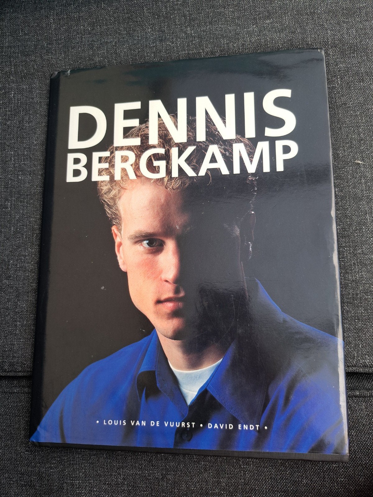 Dennis Bergkamp Boek - Voetballegende Ajax Arsenal, Boeken, Ophalen of Verzenden, Zo goed als nieuw, Louis van de Vuurst, David Endt