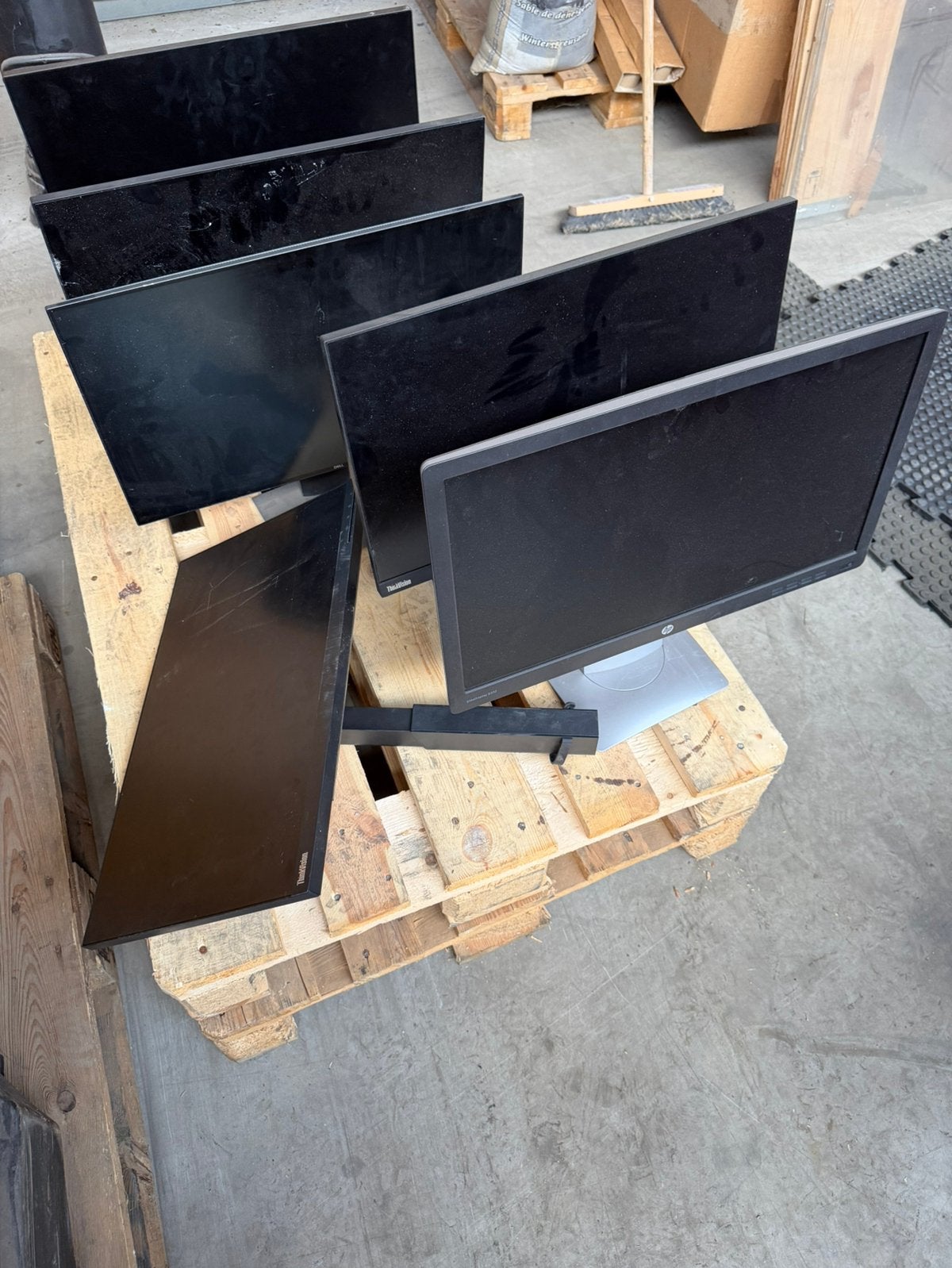 Monitor 24’’.  4 x Lenovo 1x Dell 1 x HP, Computers en Software, Monitoren, Ophalen, Gebruikt, IPS, Full HD