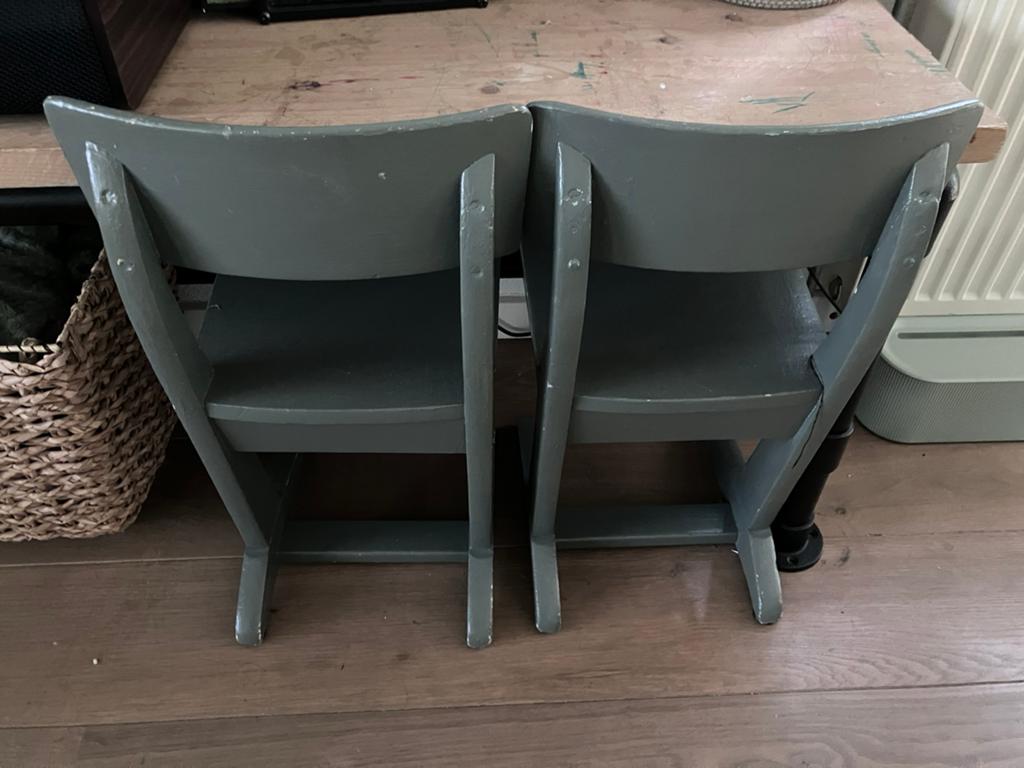 Set van 2 vintage kinderstoeltjes, grijsgroen hout, Ophalen, Gebruikt, Twee, Overige kleuren