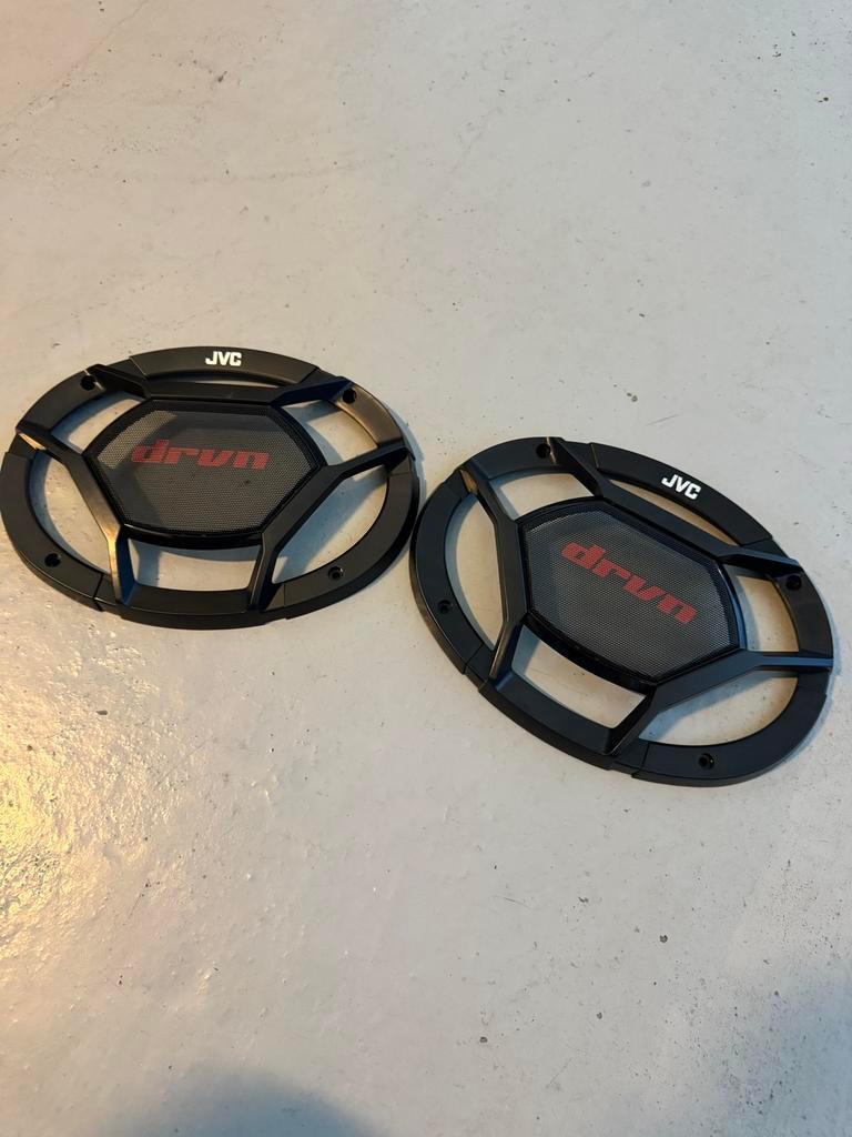 Twee JVC speaker grills / roosters, Auto diversen, Autospeakers, Ophalen of Verzenden, Gebruikt