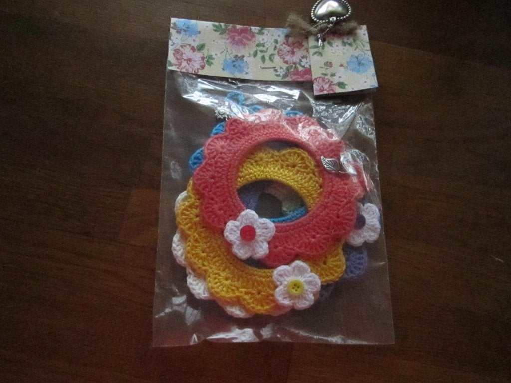 6 gehaakte fotolijstjes in kadoverpakking. handgemaakt., Ophalen of Verzenden, Nieuw, Textiel, Knutselmateriaal