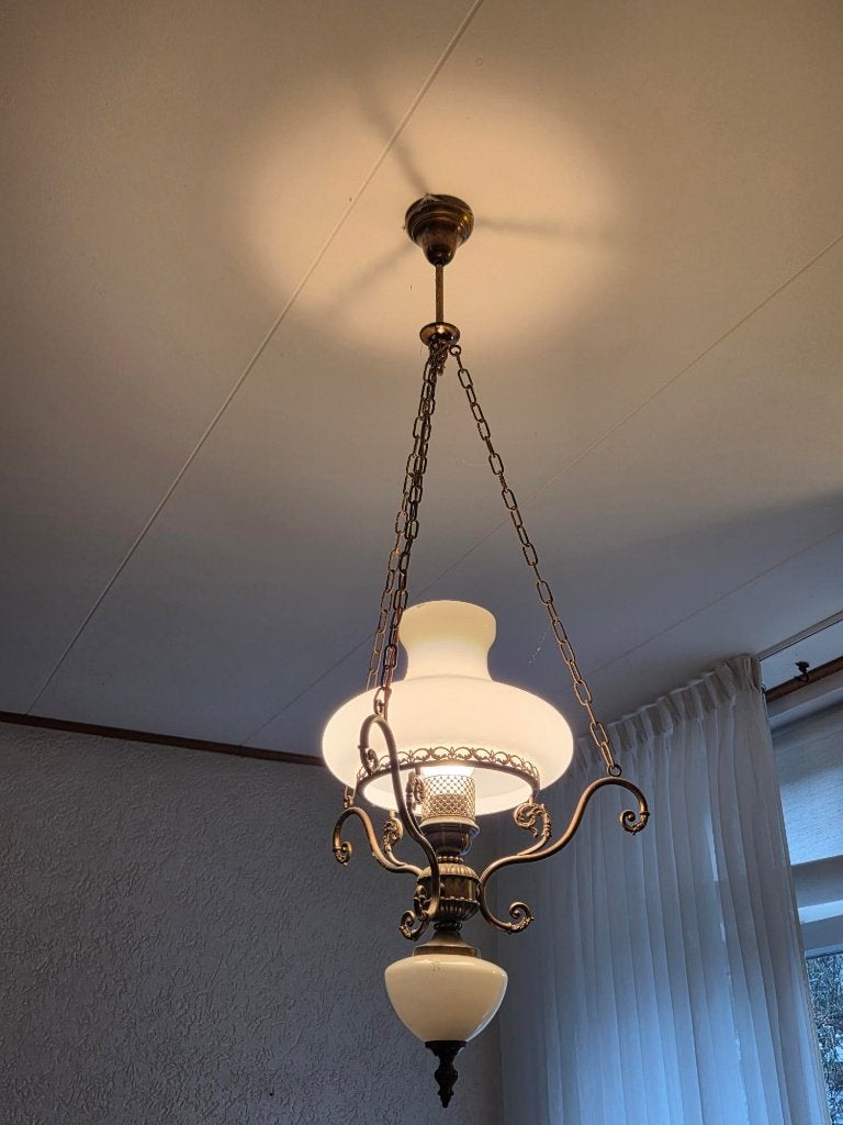 Vintage hanglamp met witte glazen kap, lamp, olielamp, Antiek en Kunst, Antiek | Lampen, Ophalen