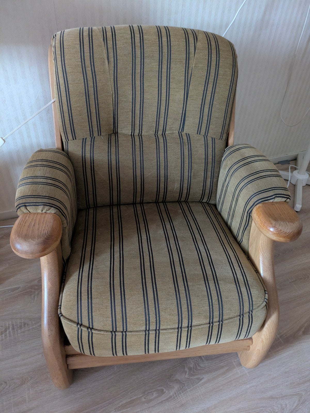 Fauteuil, stoel. Zie foto en beschrijving., Huis en Inrichting, Ophalen, Gebruikt, Hout, 50 tot 75 cm