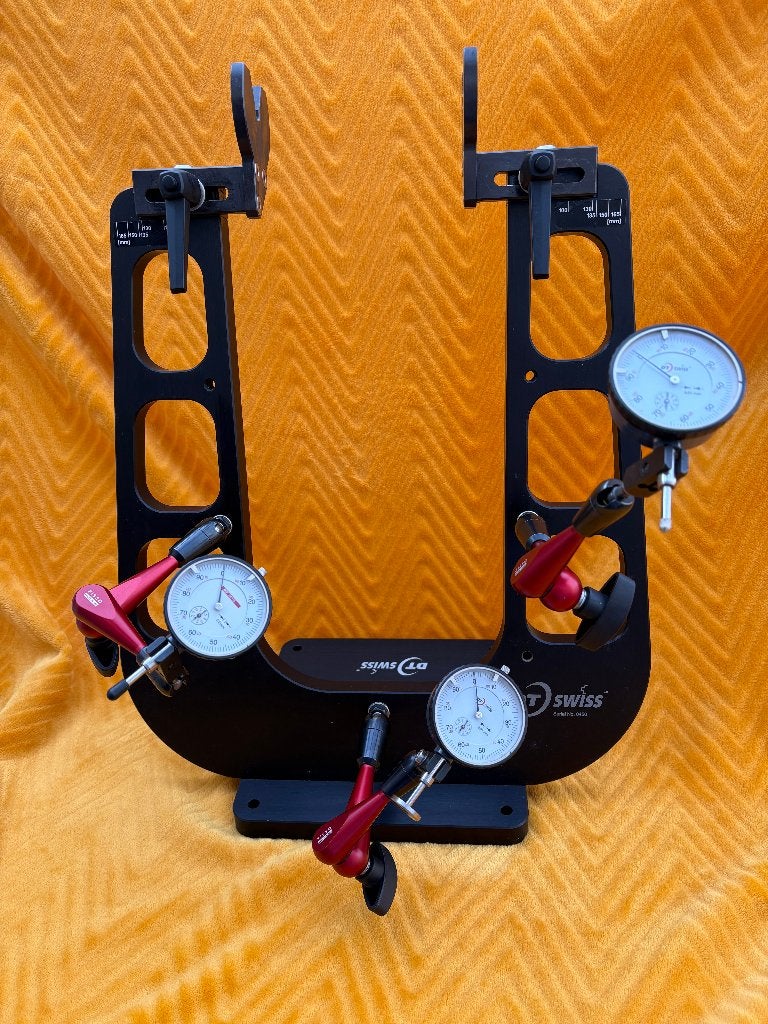 DT Swiss Truing Stand met 3 analoge meters, Ophalen, Zo goed als nieuw, Wielgereedschap