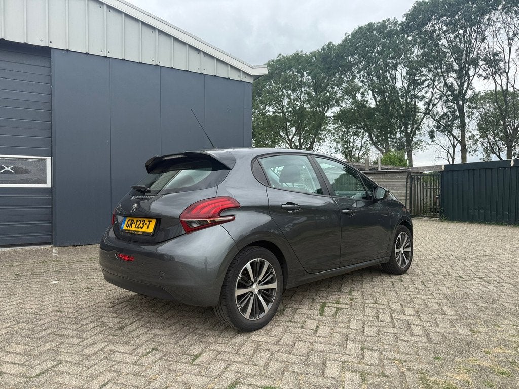 Peugeot 208 1.2 PureTech Active Blikschade/Handel/Navi, Auto's, Voorwielaandrijving, Gebruikt, 1199 cc, 82 pk