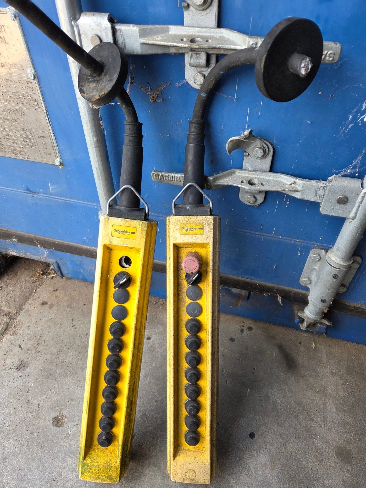 2 stuks schneider elektra xac-120 bedieningskast, Ophalen, Overige typen