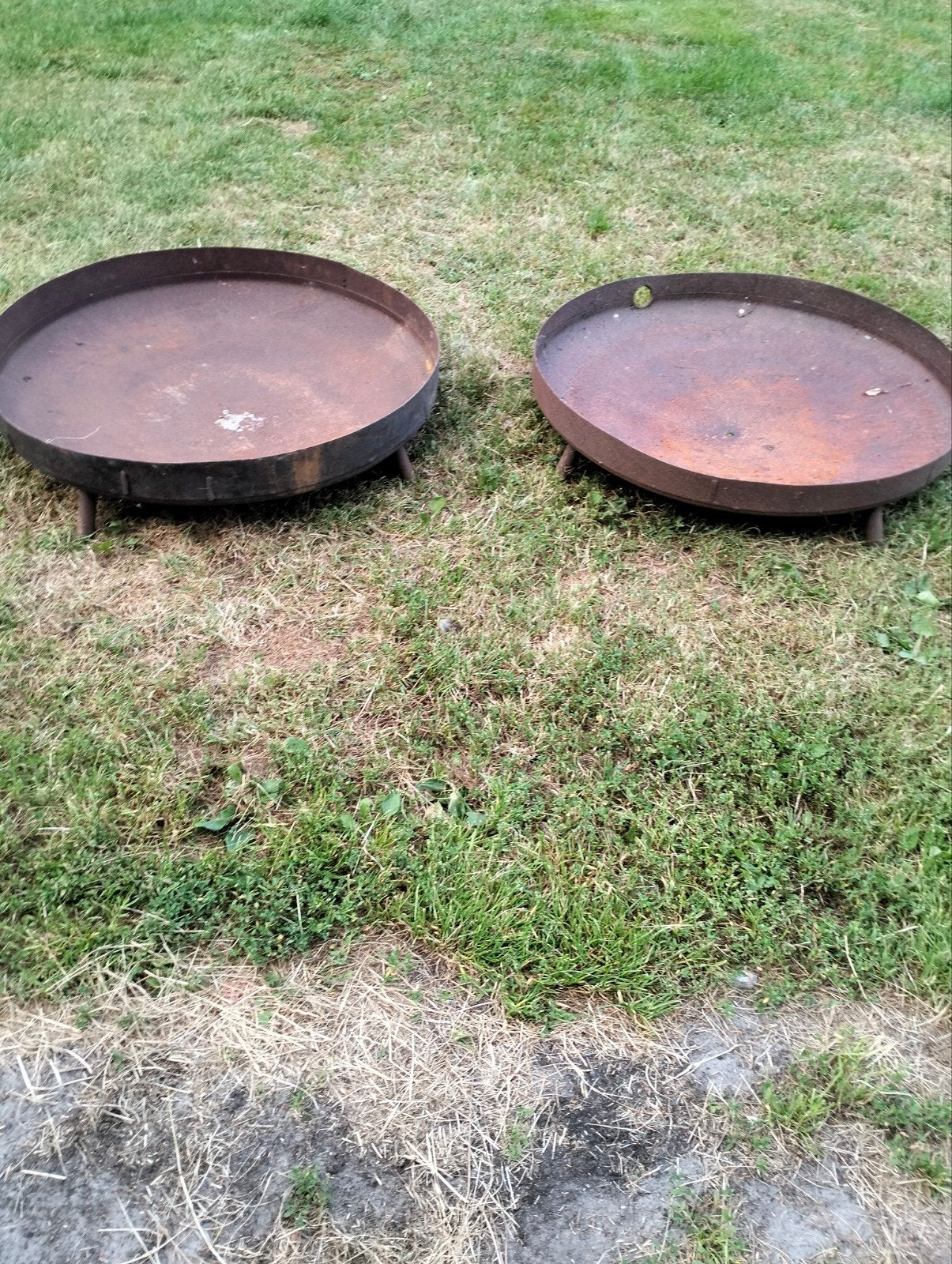 te koop  2 x vuurschotel  97 cm doorsnee, Ophalen
