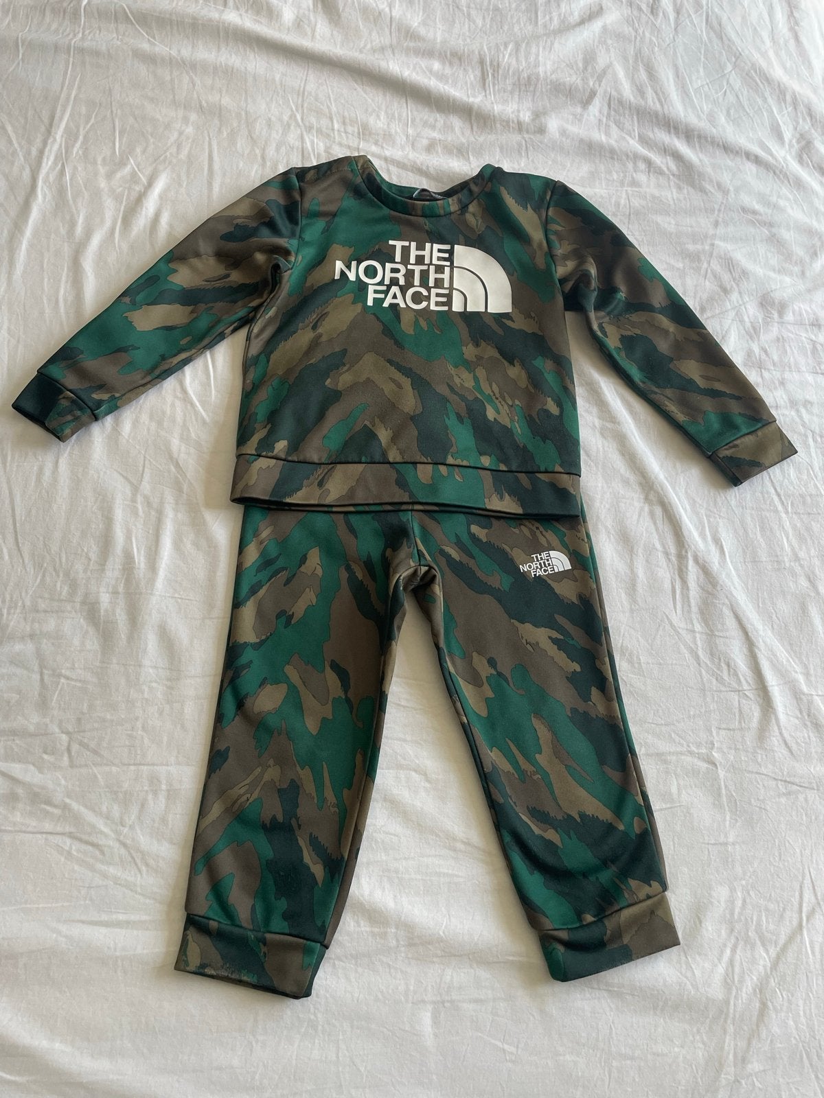 The North Face camouflage trainingspak maat 104 (3jaar), Ophalen, Gebruikt, Maat 110