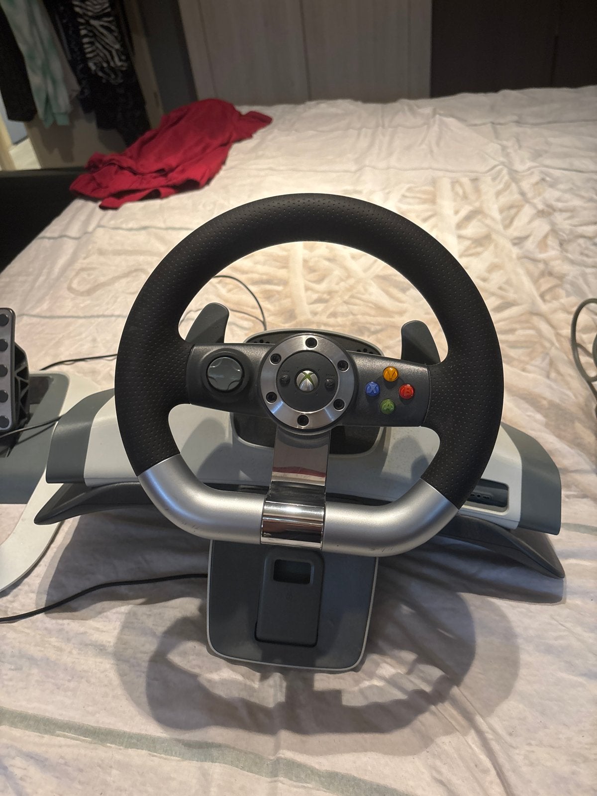 Xbox 360 met racestuur, pedalen en 4 spellen en controler, Gebruikt, 1 speler, Racen en Vliegen, Eén computer