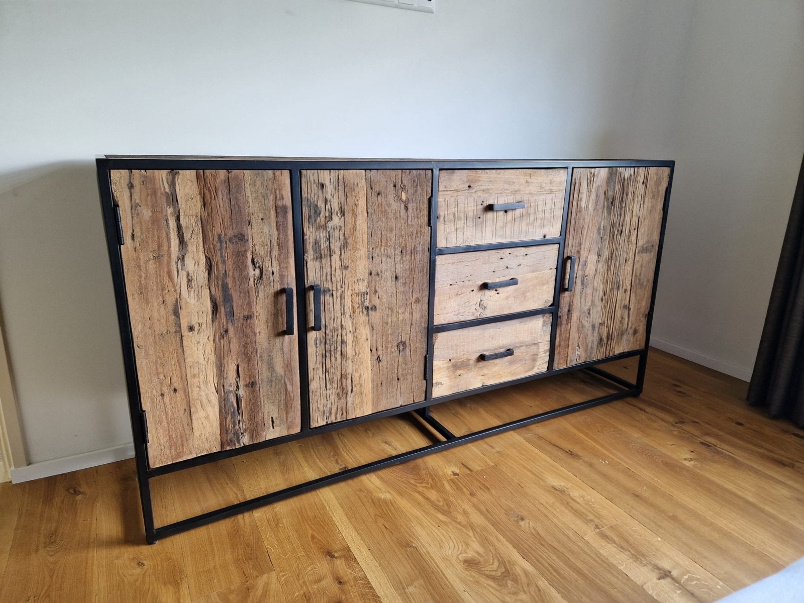 Goossens Dressoir Industrieel Hout en Metaal, Huis en Inrichting, Kasten | Dressoirs, Ophalen, 150 tot 200 cm, Zo goed als nieuw