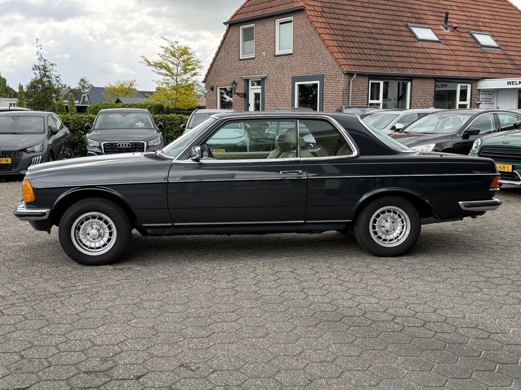 Mercedes-Benz 200-280 (W123) 230 CE, Auto's, 12 maanden, Gebruikt, 4 cilinders, Bedrijf