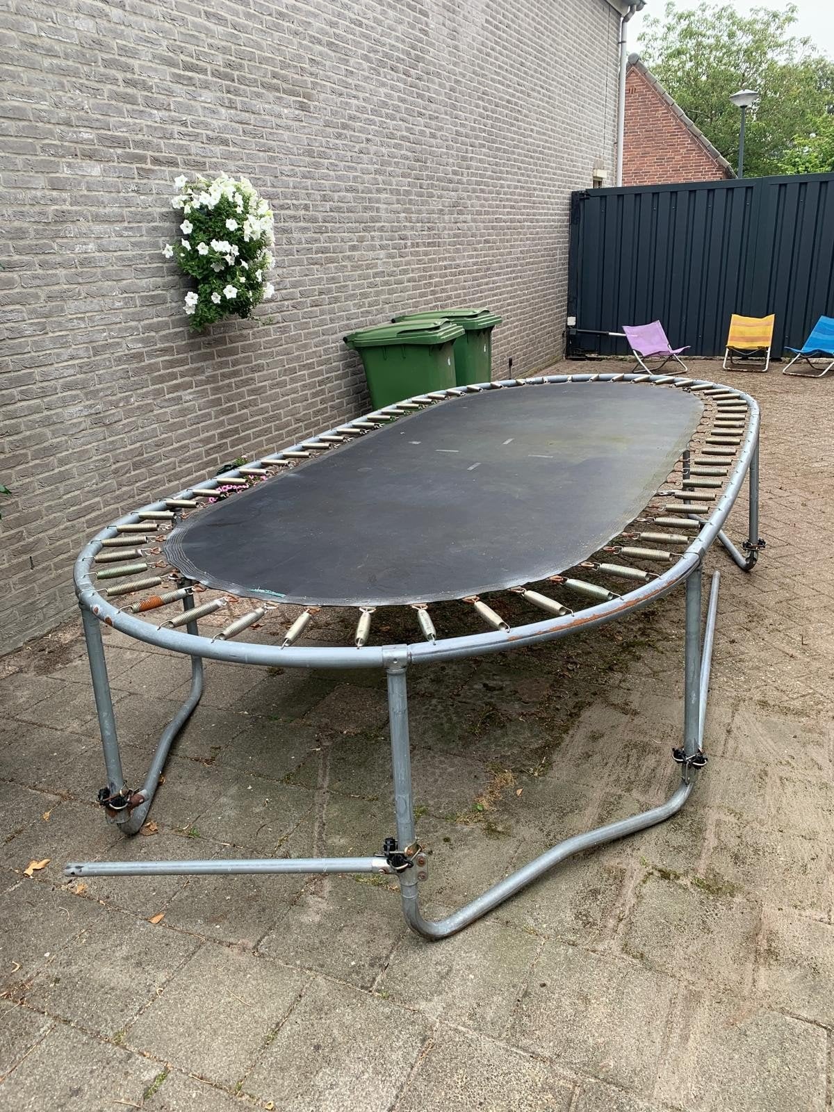 Gratis ophalen Grote ovale trampoline, Kinderen en Baby's, Speelgoed | Buiten | Trampolines, Ophalen, Gebruikt