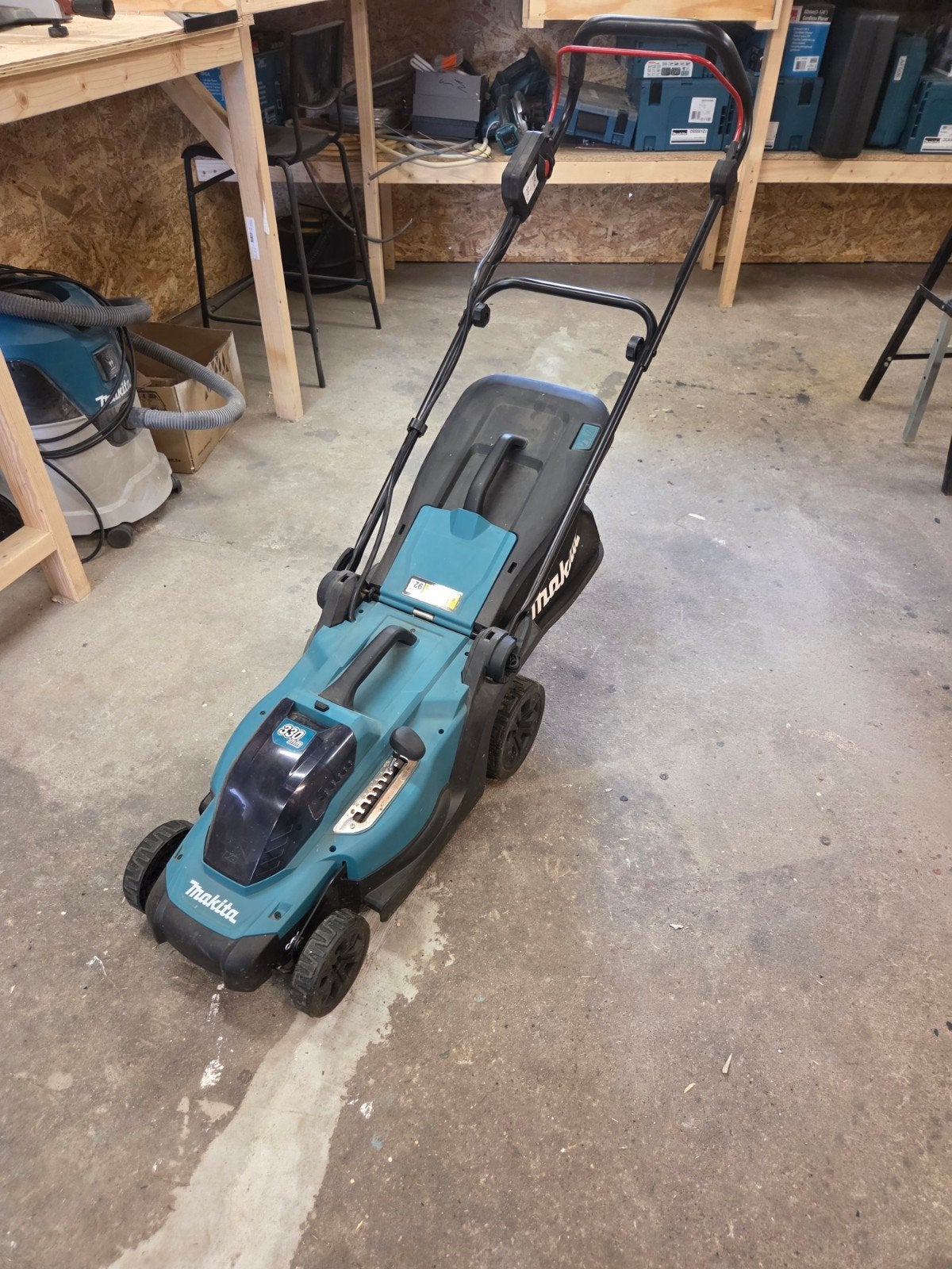 Makita 18V Accu Grasmaaier DLM330 -, Tuin en Terras, Ophalen, Cirkelmaaier, Gebruikt, Accu-grasmaaier