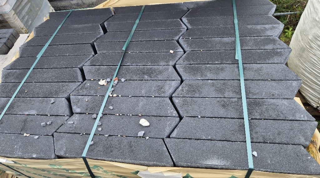 Betonklinker Hongaarse Punt Punto Nero 40x8x8cm 15.9m2, Overige typen, Nieuw, Ophalen of Verzenden, 10 m² of meer