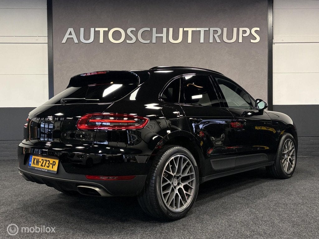 Porsche Macan 2.0 Turbo 4WD PANO / LEDER / NAVI / CRUISE / L, Auto's, Porsche, Automaat, Gebruikt, 4 cilinders, Zwart