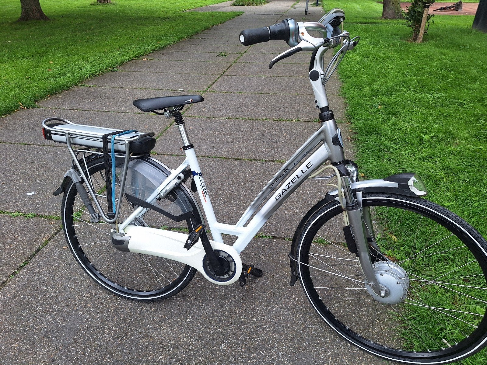 IN ZEER GOEDE STAAT GAZELLE CHAMONIX PLUS ELEKTRISCHE FIETS, Ophalen, Zo goed als nieuw, 47 tot 51 cm, 50 km per accu of meer