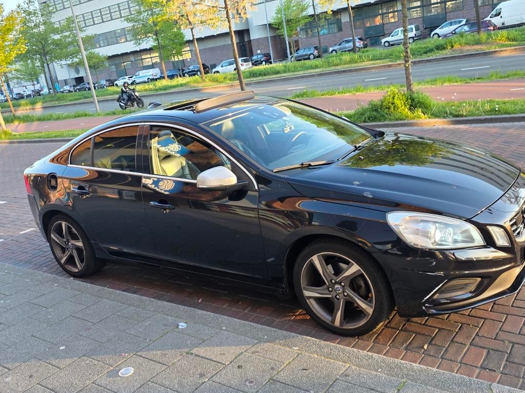 Volvo S60 1.6D Drive 84KW Powershift 2012 Zwart, Auto's, Volvo, 1402 kg, Zwart, 4 cilinders, S60
