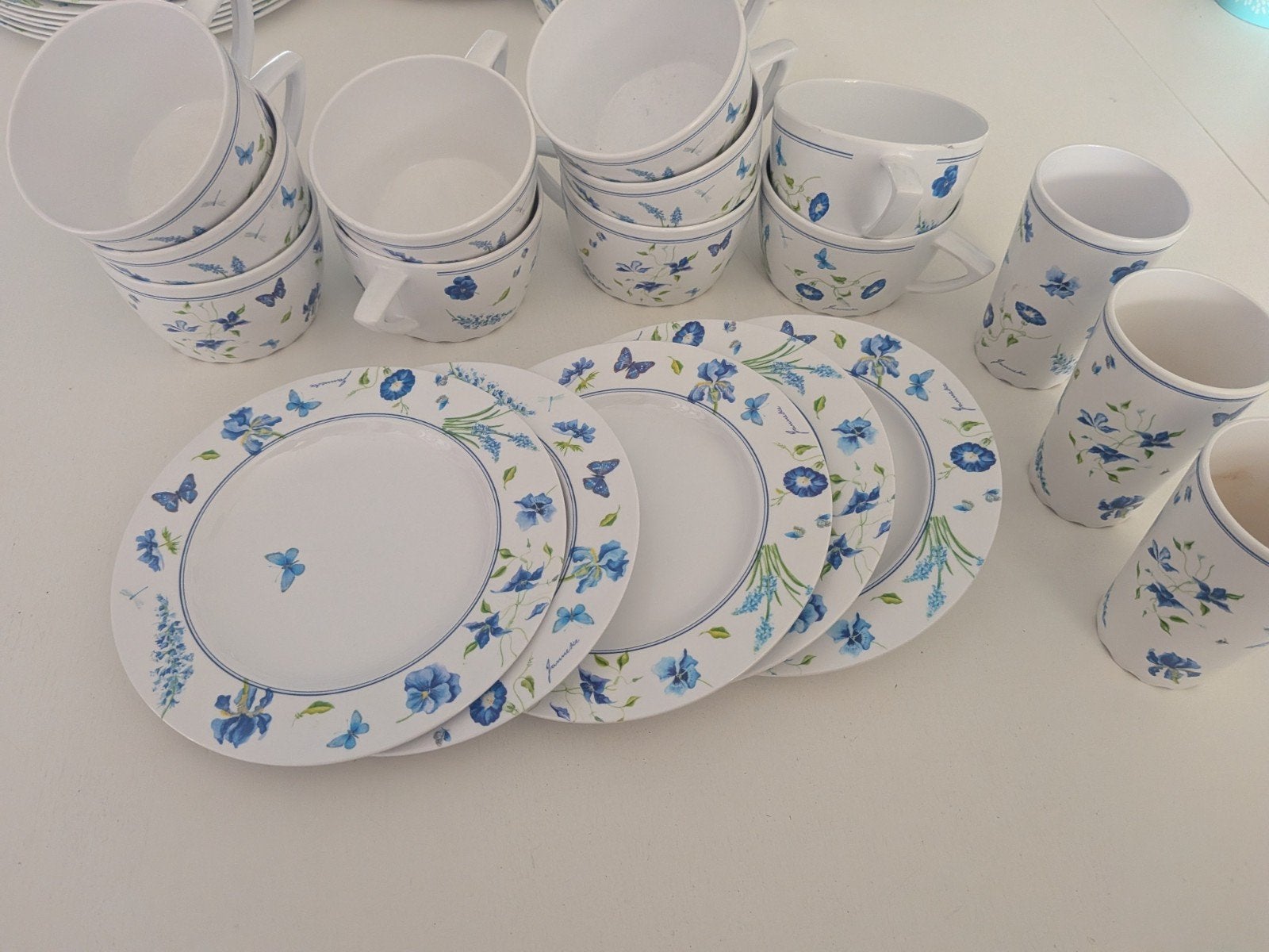 Janneke Brinkman, Melamine servies met vlinders en bloemen, Overige materialen, Ophalen of Verzenden, Zo goed als nieuw, Overige stijlen