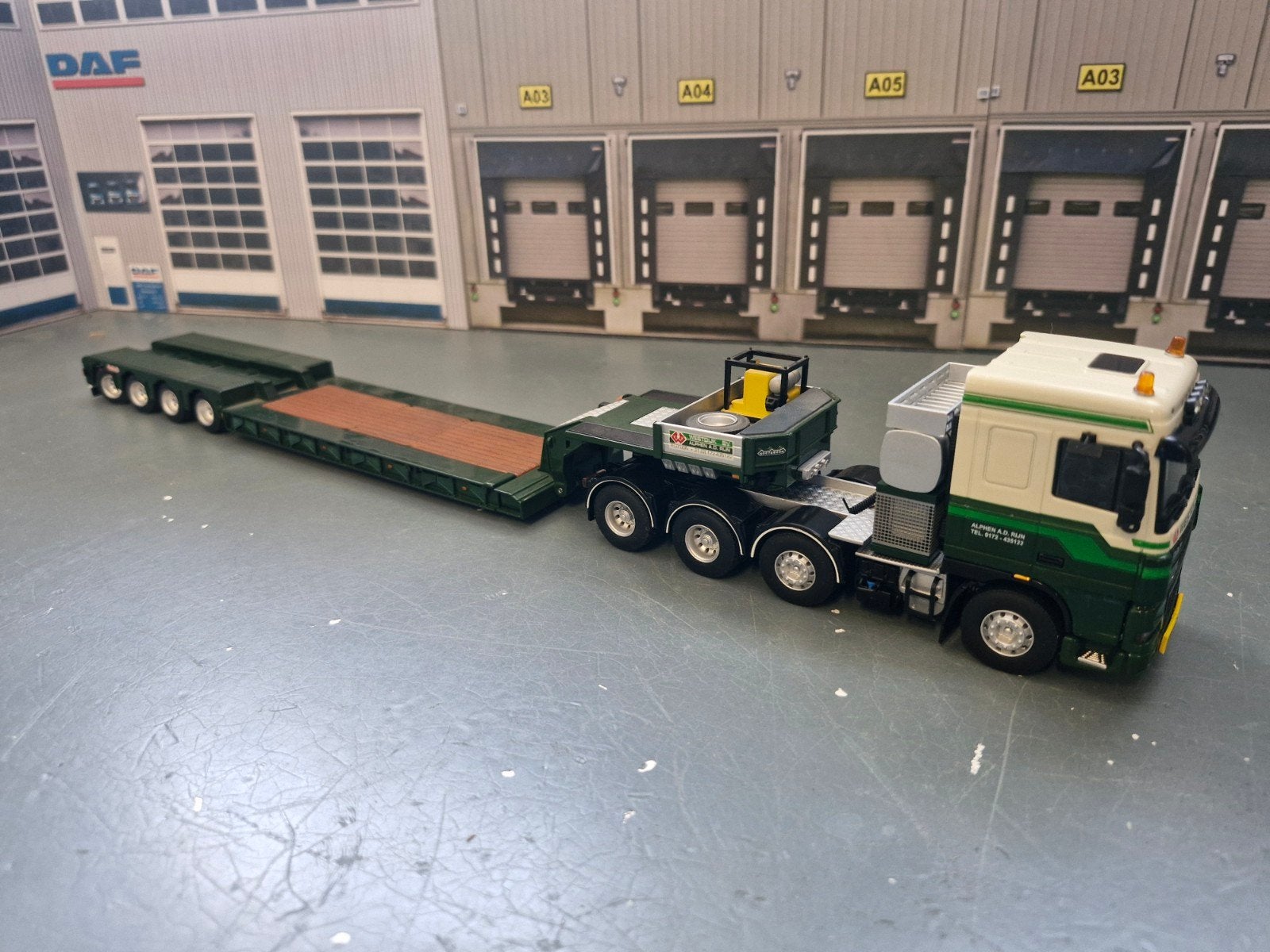 daf XF 8x4 zwaartansport trekker met nooteboom dieplader, Hobby en Vrije tijd, Ophalen of Verzenden, Zo goed als nieuw, Bus of Vrachtwagen
