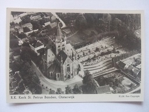 Q33 Oisterwijk - Luchtopname RK Kerk St Petrus Banden, Verzenden, 1940 tot 1960, Ongelopen, Noord-Brabant