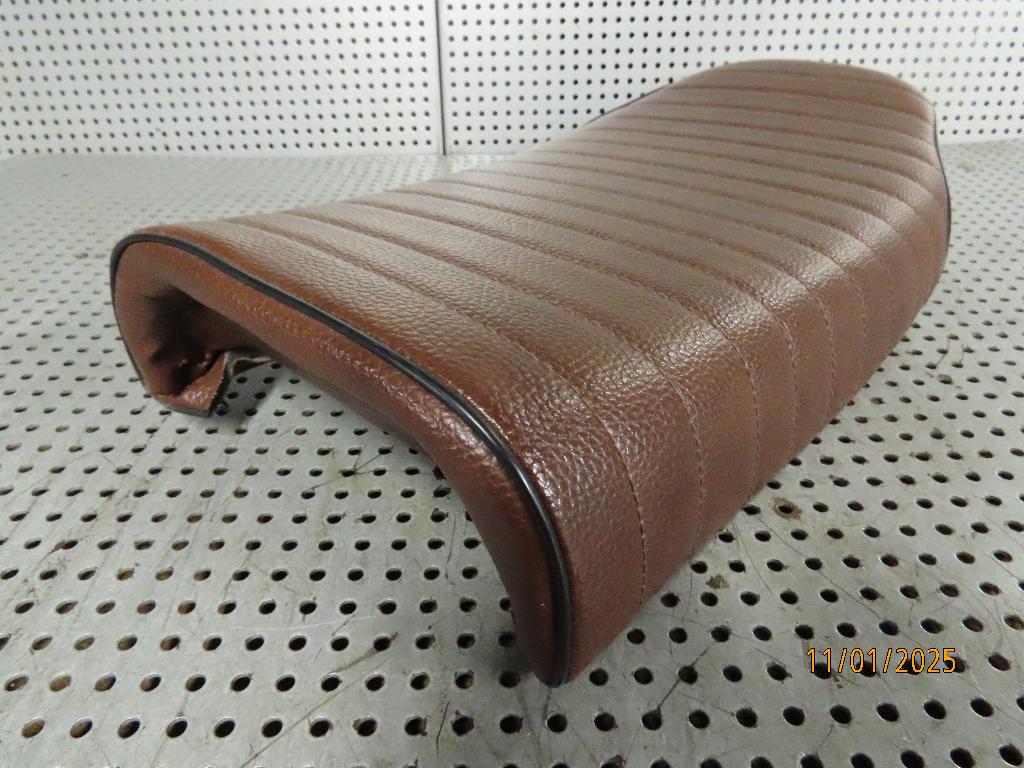 Caféracer zit / seat Z.G.A.N. / sier stitch / Buddyseat, MCU, Ophalen of Verzenden, Zo goed als nieuw
