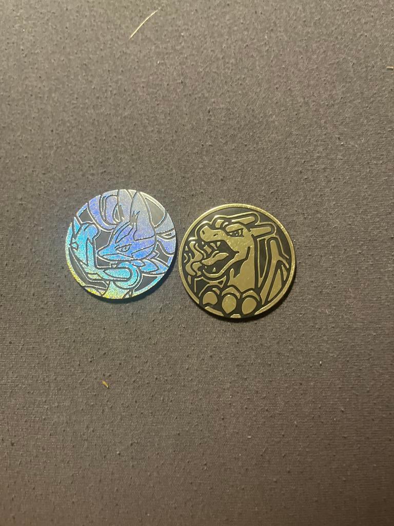 Pokémon Munten - Lucario & Charizard, Hobby en Vrije tijd, Verzamelkaartspellen | Pokémon, Ophalen, Gebruikt, Overige typen, Foil