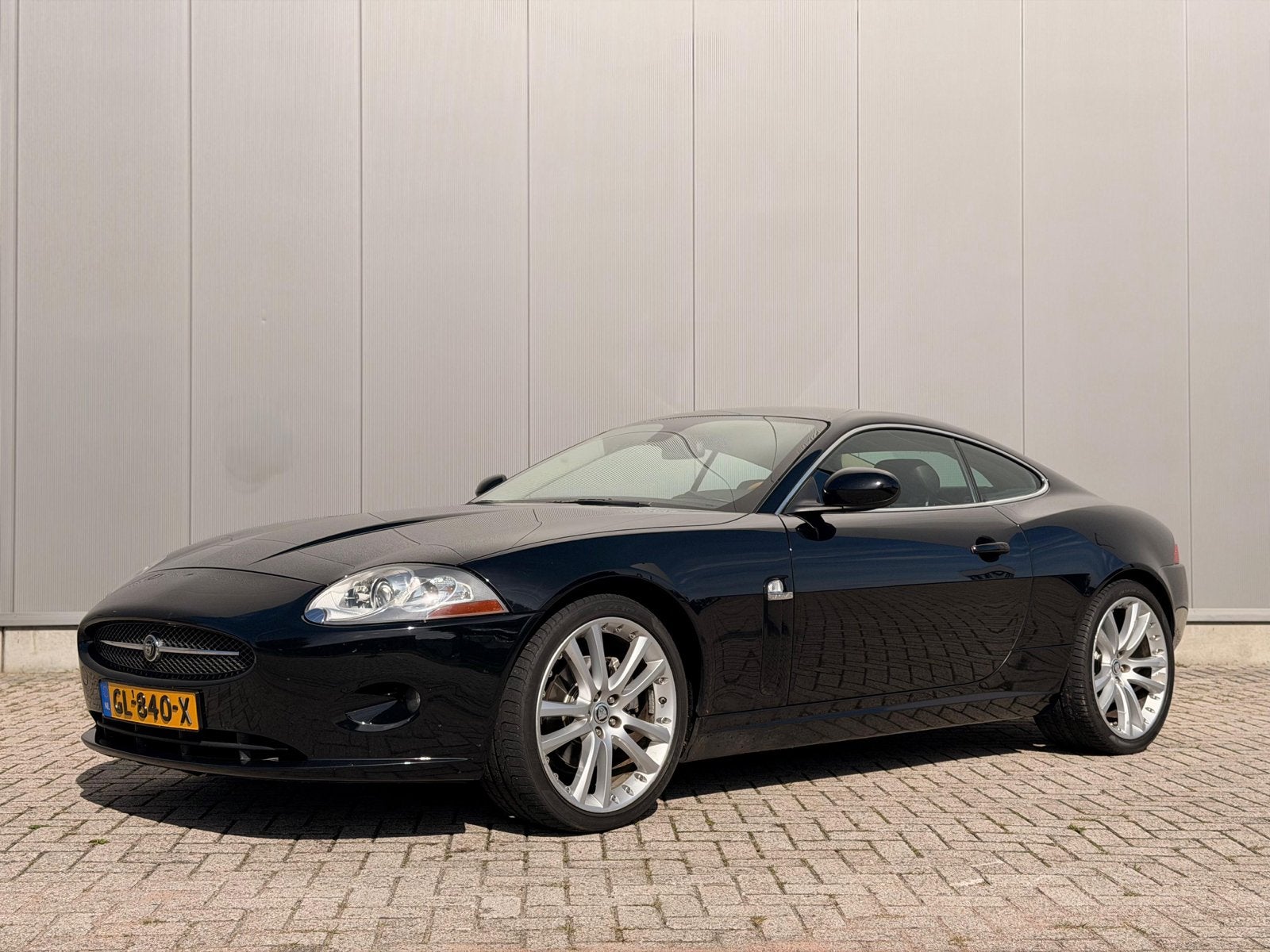 Jaguar XK 4.2 2007 Zwart coupé, Auto's, Achterwielaandrijving, 4200 cc, 4 stoelen, Zwart