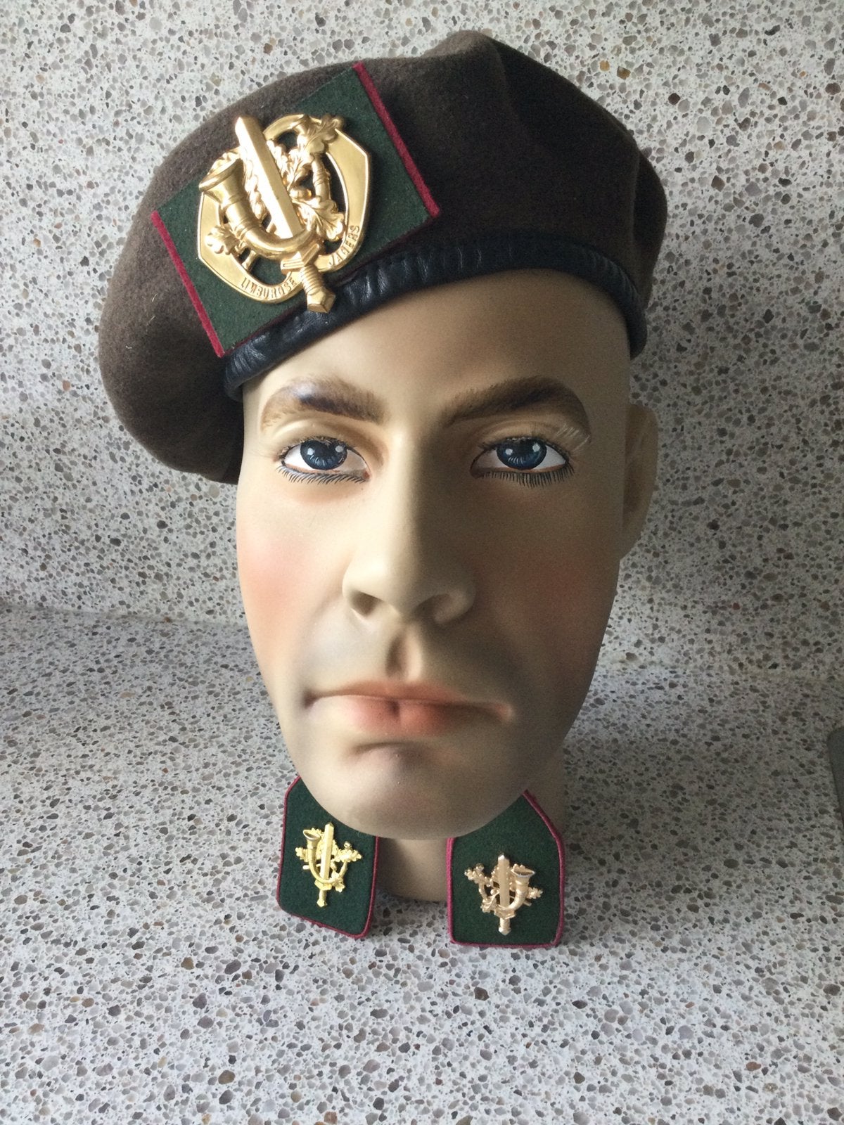 Baret maat 60 regiment de LIMBURSE JAGERS, Verzamelen, Ophalen of Verzenden, Landmacht, Nederland, Helm of Baret