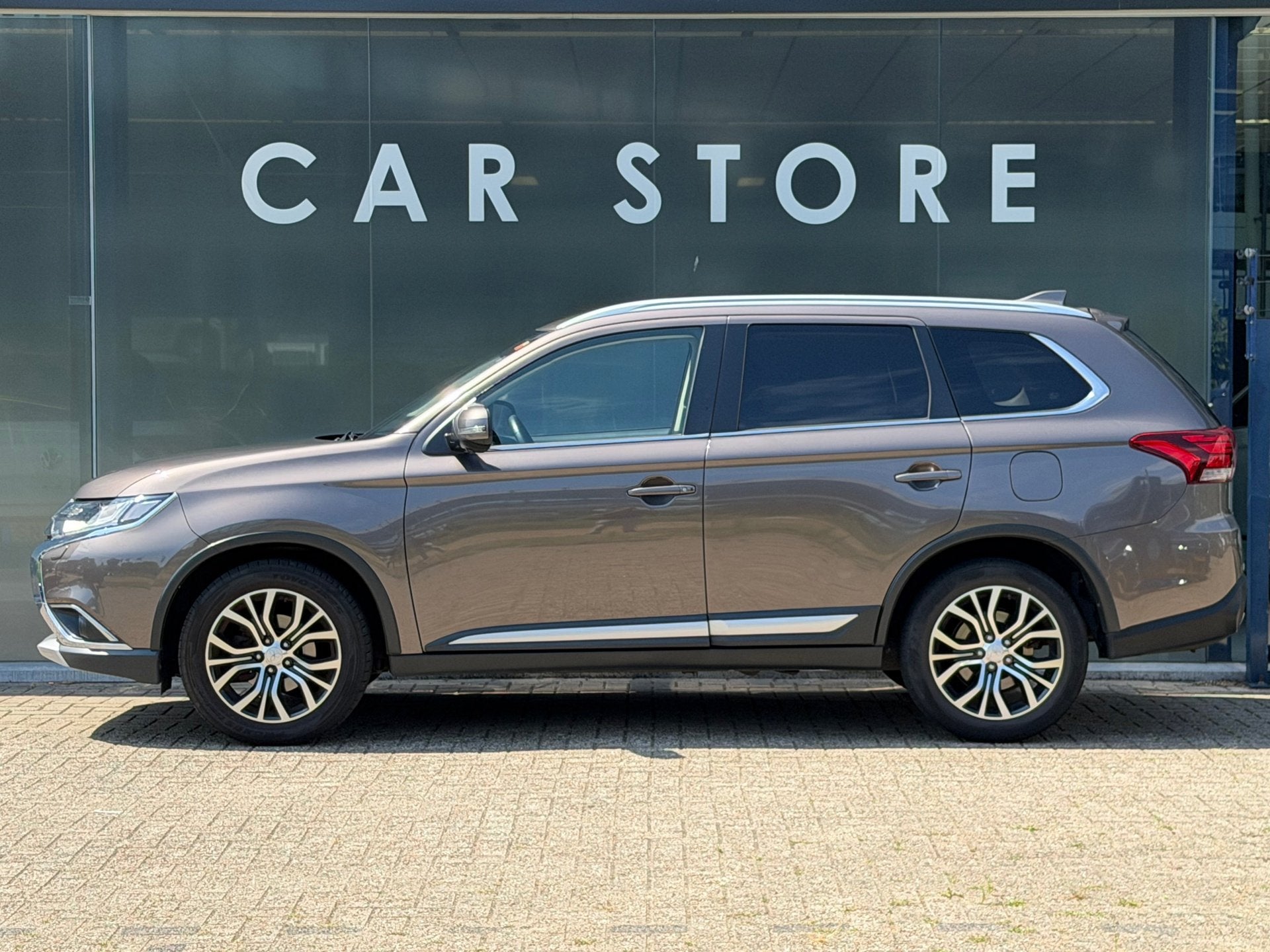 Mitsubishi Outlander 2.0 Connect Pro Dealer onderhouden, 1998 cc, Stof, Origineel Nederlands, 1600 kg