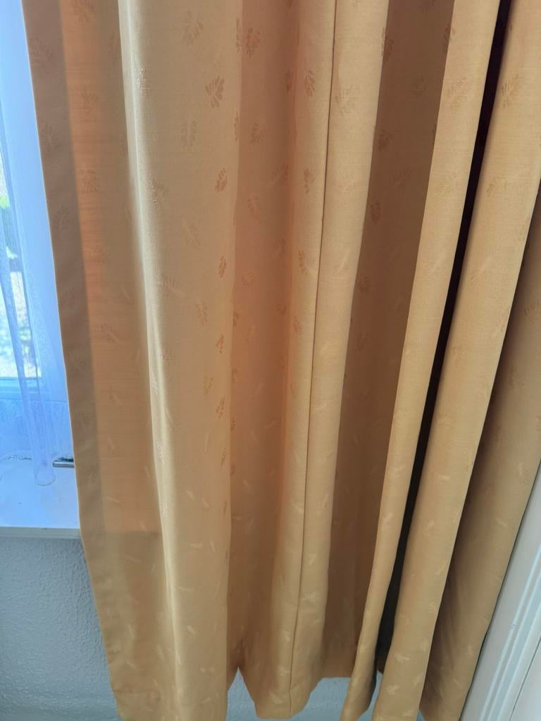 Gordijnen okergeel met een blad borduursel, Huis en Inrichting, Ophalen, Zo goed als nieuw, 200 cm of meer