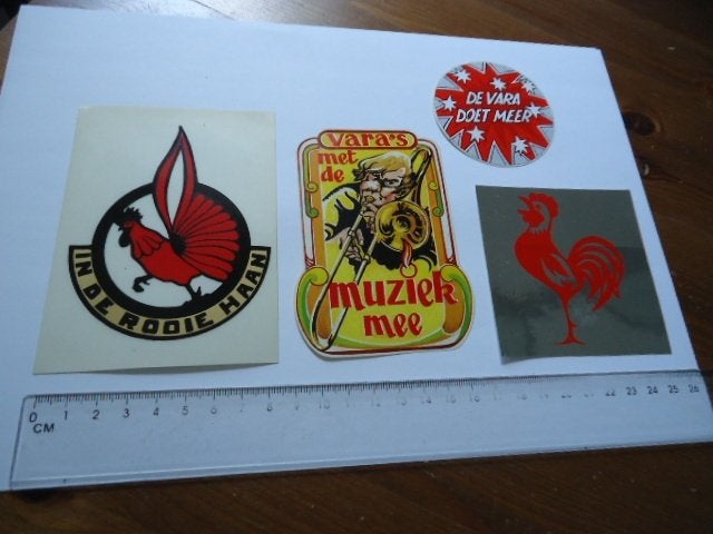 sticker oud Vara vintage tv radio rooie haan rode retro 4x, Verzamelen, Verzenden, Zo goed als nieuw, Bedrijf of Vereniging