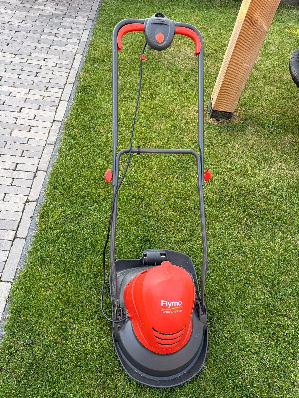 Flymo Turbo Lite 250- Elektr grasmaaier - Zo goed als nieuw, Ophalen, Cirkelmaaier, Elektrische grasmaaier, Minder dan 30 cm