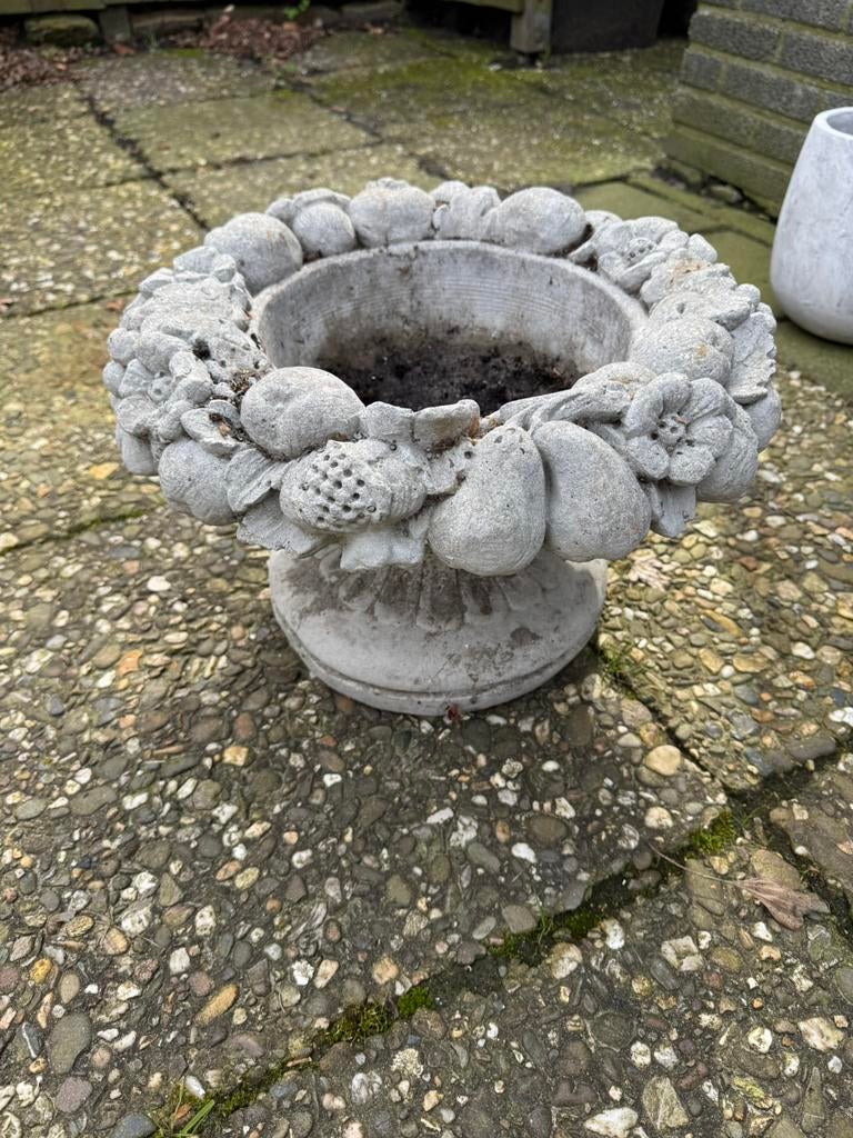 Tuinvaas/plantenbak bekervormig grijs, Ophalen of Verzenden, Zo goed als nieuw, Beton, Fontein