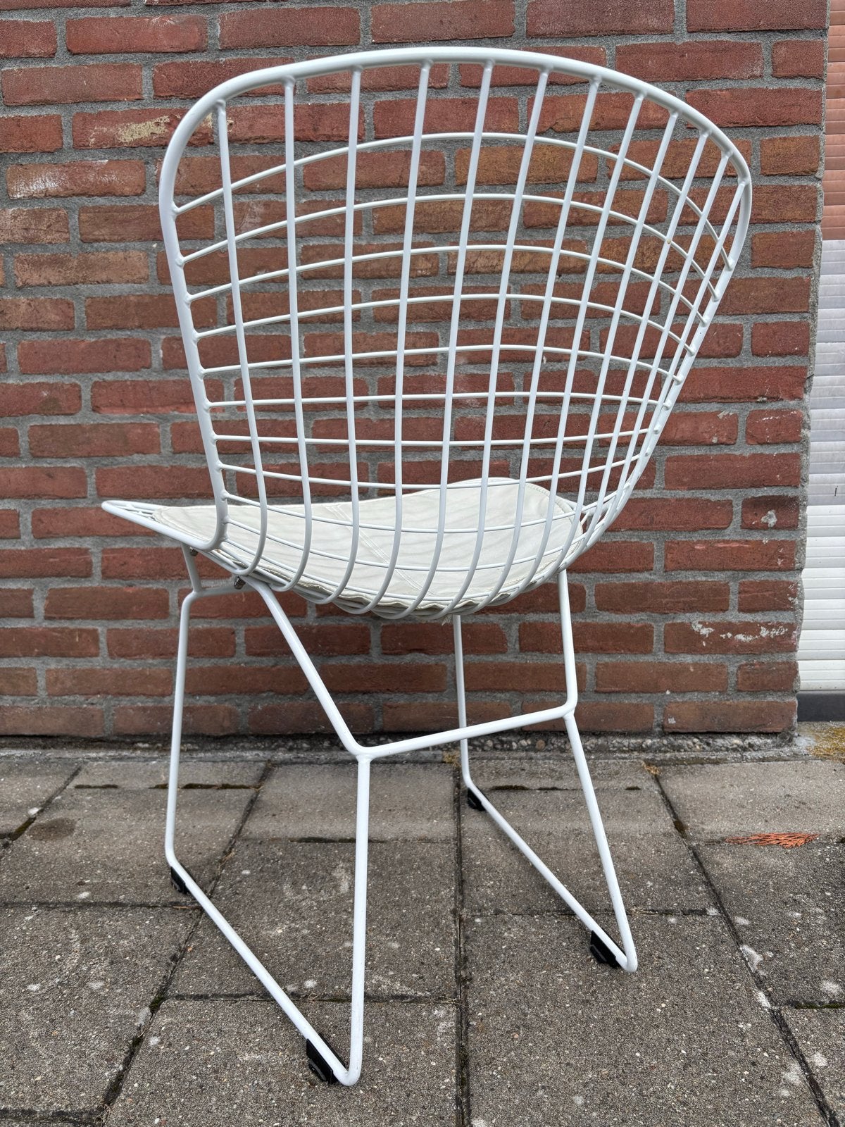 Witte metalen stoel met kussen, Huis en Inrichting, Stoelen, Ophalen, Gebruikt, Wit, Metaal