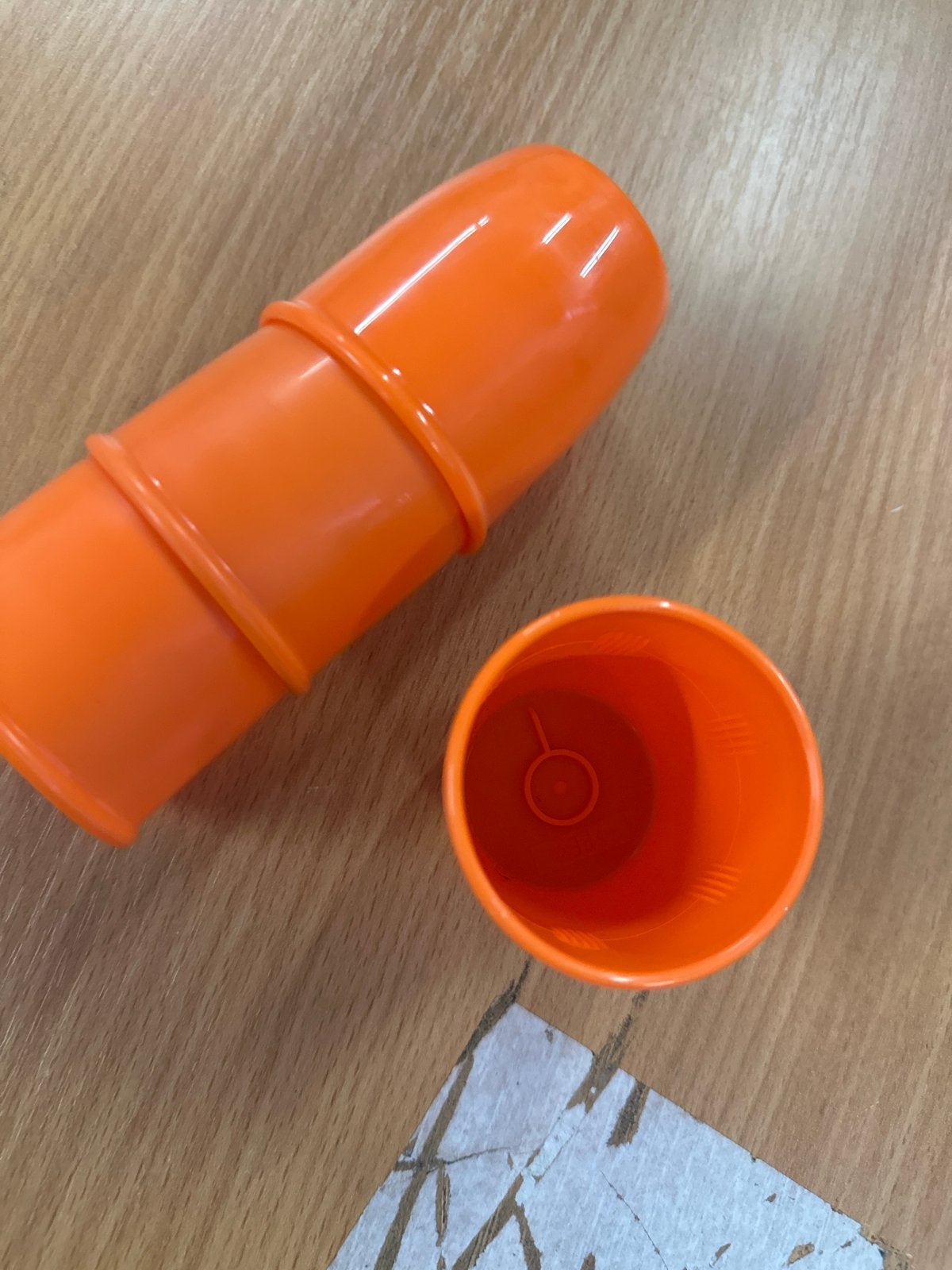 90 stuks oranje plastic bekers, Nieuw, Ophalen of Verzenden, Nvt, Nvt