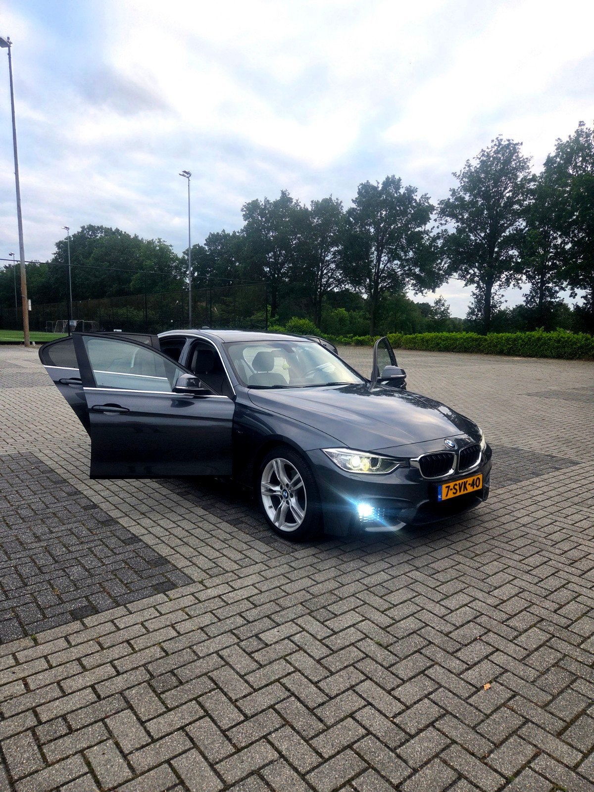 BMW 3-Serie 320iED sport M-Pakket, Achterwielaandrijving, 4 cilinders, Handgeschakeld, 19 km/l