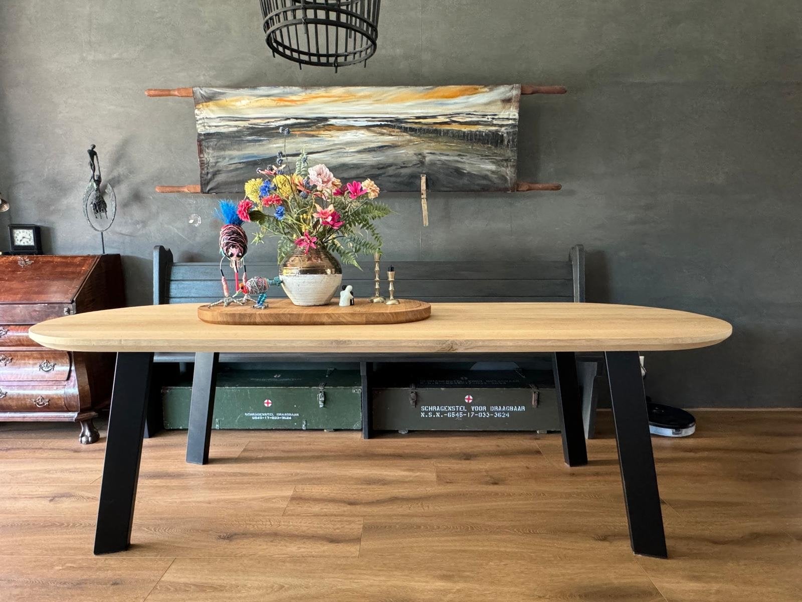 Handgemaakte eettafel massief Eiken met stalen poten, Ophalen, Modern, pasend in vele interieurs, Eikenhout, 200 cm of meer